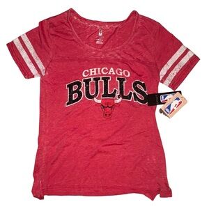 Chicago Bulls Juniors Red Glitter Logo Striped Sleeve Tee Shirt NWT Size M NBA